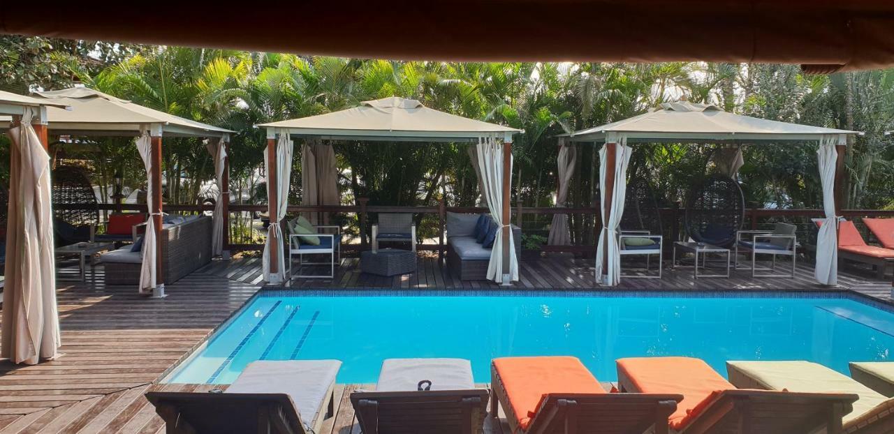 Urban Glamping Tranquil International Backpacking Village St Lucia Bagian luar foto